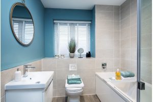 waters-edge-bathroom